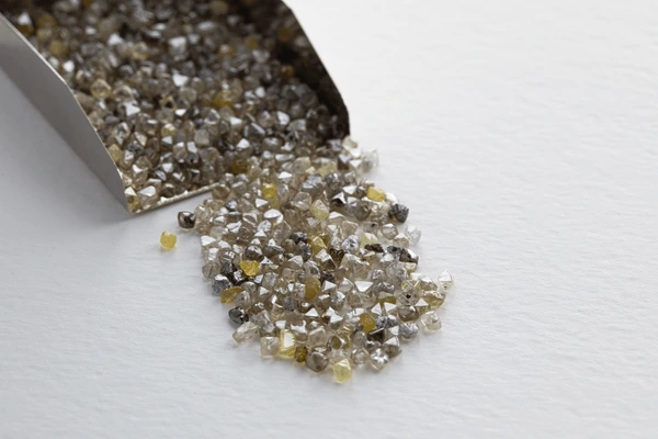 Precision diamond assortment showcasing expertly graded stones for professional loose diamond services